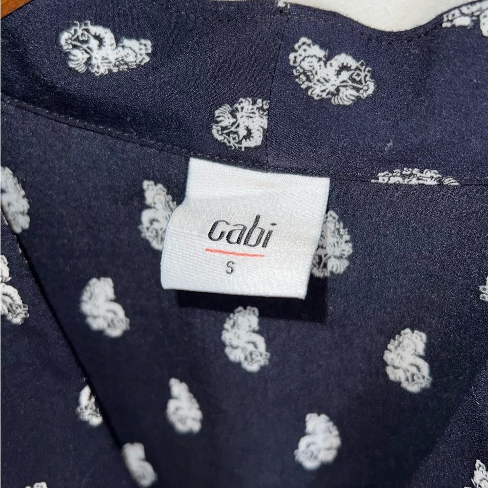CAbi Memento Sleeveless Printed V-Neck Top Blouse Sz S - Picture 4 of 6